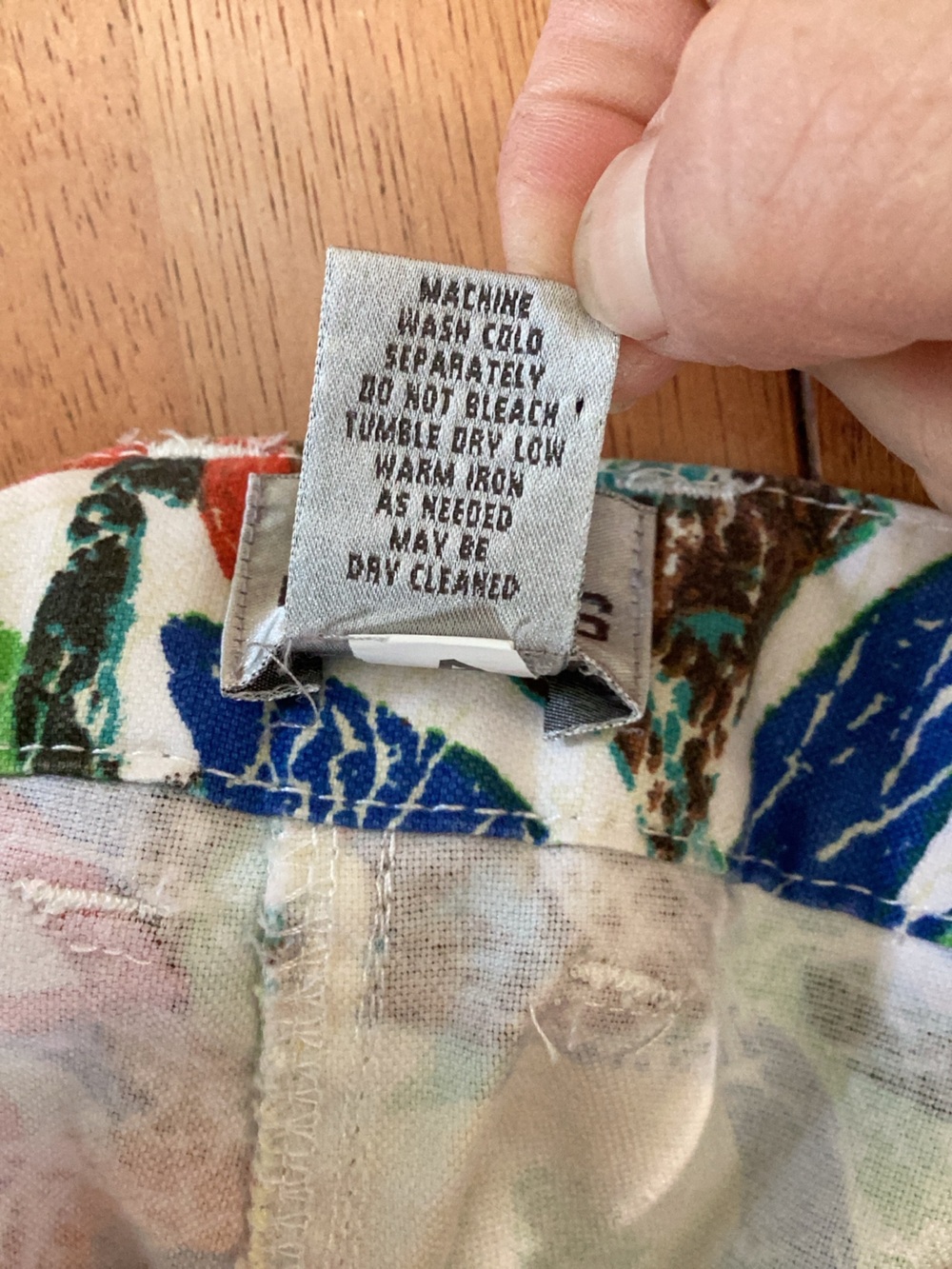 Chico’s Colorful Abstract Print Cropped Pants - size 8 - Chico’s size 1 - Picture 8 of 9